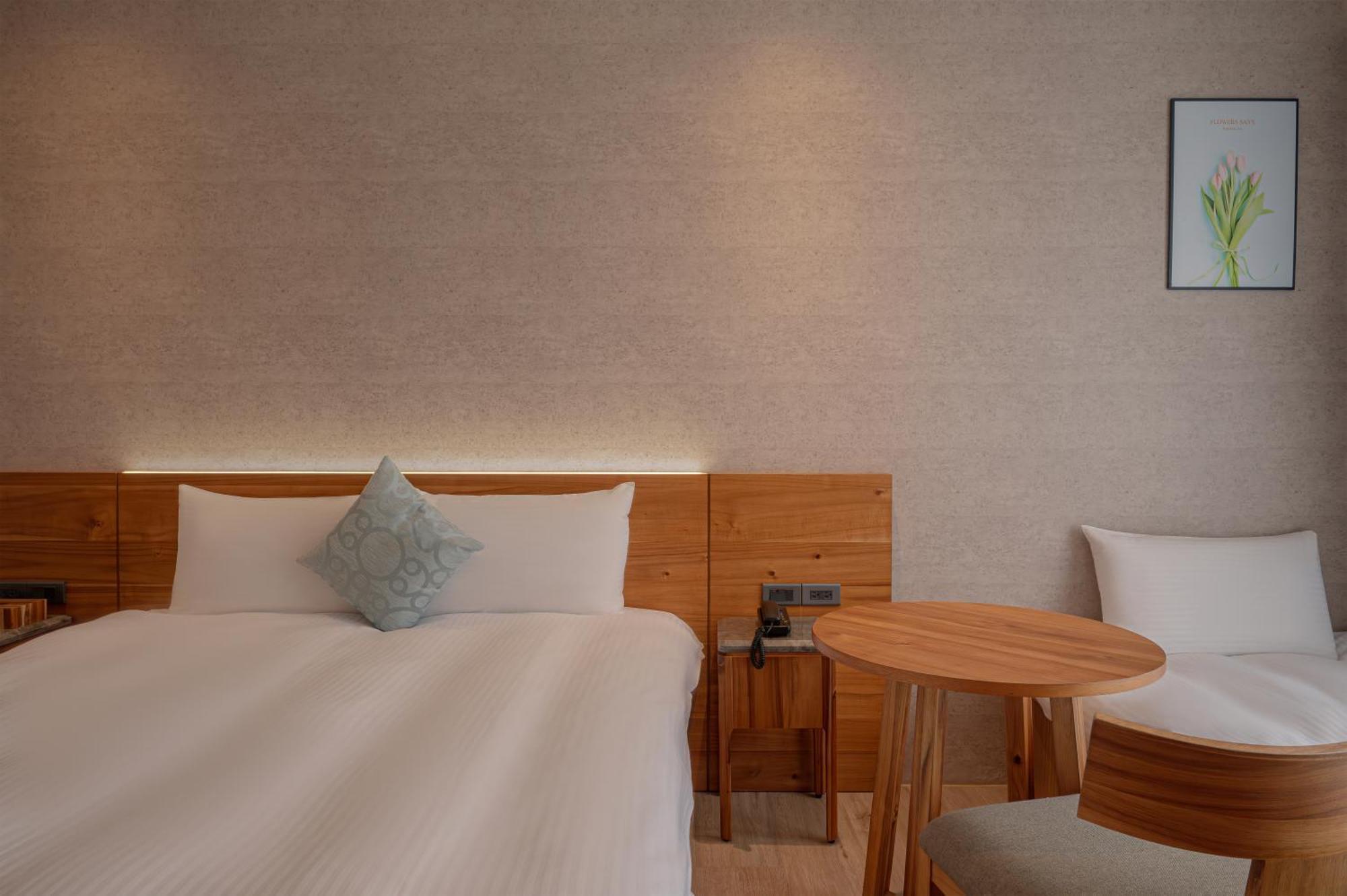 In Joy Hotel Taichung Exterior foto